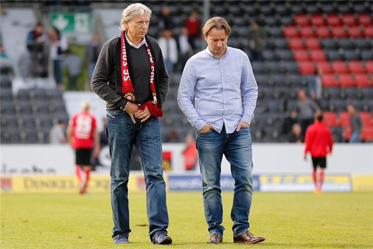 Standen viele Jahre für die SG Sonnenhof: Uli Ferber (links) und Joannis Koukoutrigas. Nun verabschieden sich der SG-Mitbegründer und der Sportchef aus der ersten Reihe. Beide wollen Großaspach aber weiterhin aus dem Hintergrund unterstützen. Foto: A. Becher