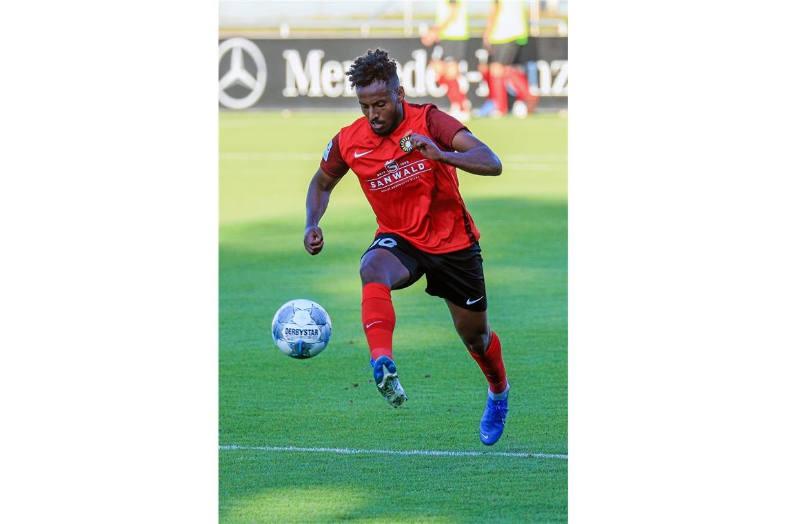 Startet mit Aspach heute in Pirmasens in die Regionalliga-Saison: Joel Gerezgiher. Foto: A. Becher