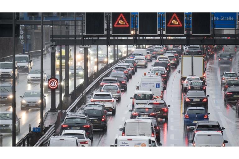 Stau auf der Autobahn 100 in Berlin. (Archivbild)