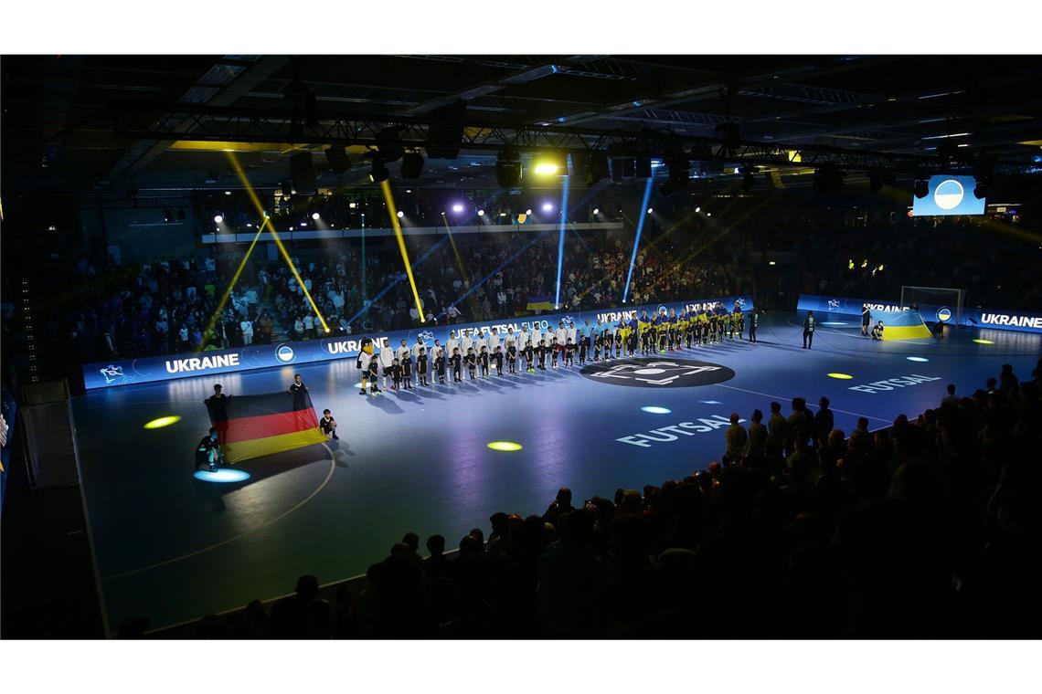 Stimmungsvolle Atmosphäre in der EWS-Arena.