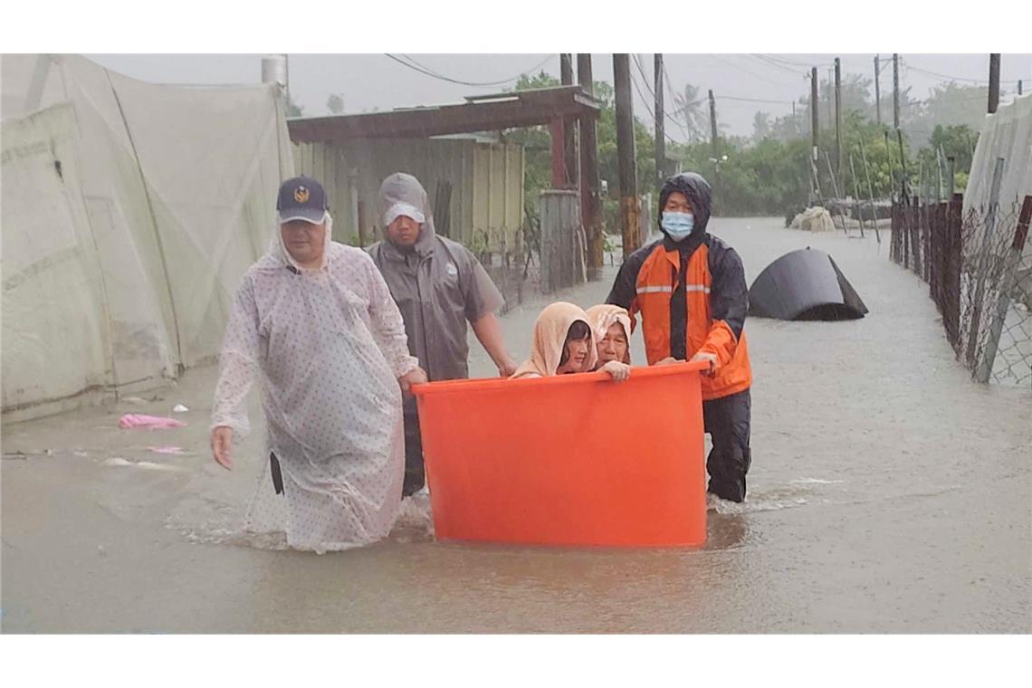 Taifun "Gaemi" in Taiwan: Anwohner werden wegen des Hochwassers evakuiert.