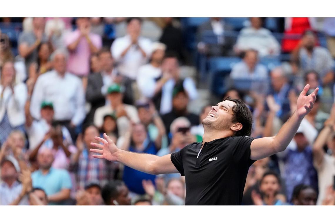 Taylor Fritz bejubelt den ersten Halbfinaleinzug bei einem Grand-Slam-Turnier seiner Karriere.