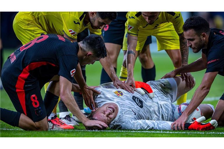 Ter Stegen mit schmerzverzerrtem Gesicht.