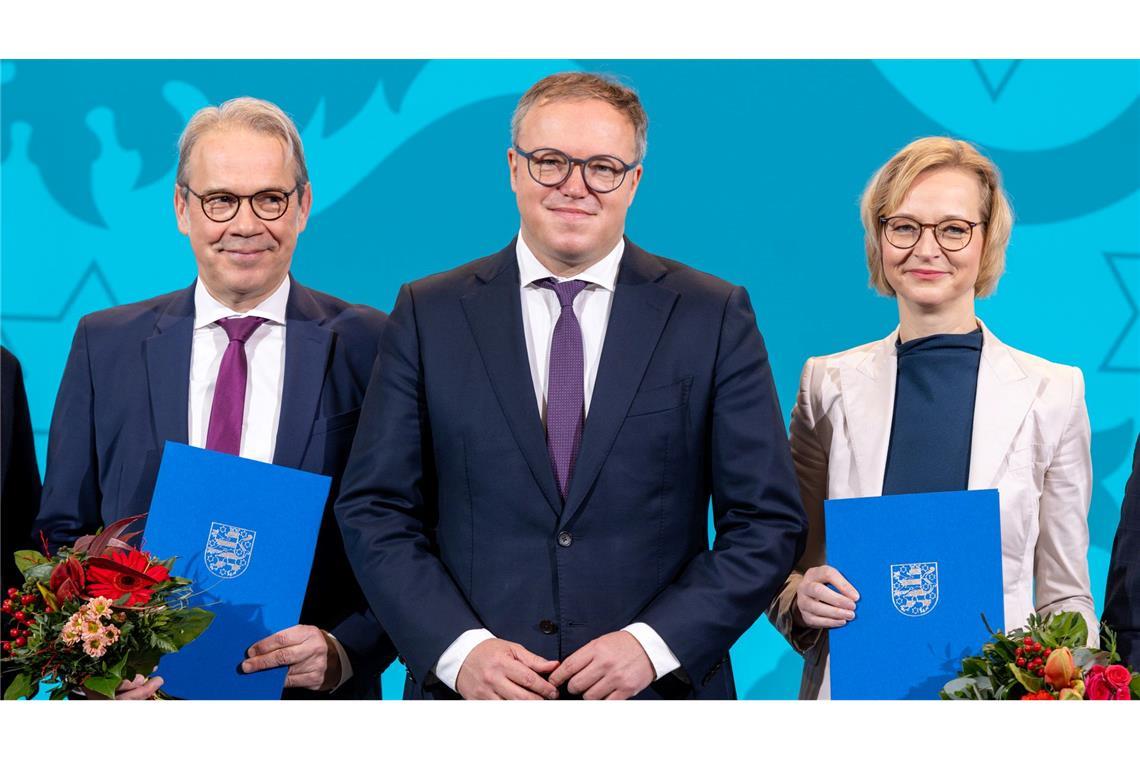 Thüringer Landtag: Georg Maier (l-r, SPD), Thüringer Innenminister, Mario Voigt (CDU), Thüringer Ministerpräsident und Katja Wolf (BSW), Finanzministerin, bei der Ernennung der Thüringer Ministerinnen und Minister.