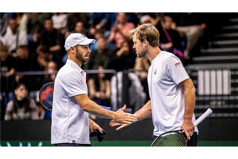 Tim Pütz (l) und Kevin Krawietz dürfen sich über den Einzug in das erste gemeinsame Grand-Slam-Finale freuen.