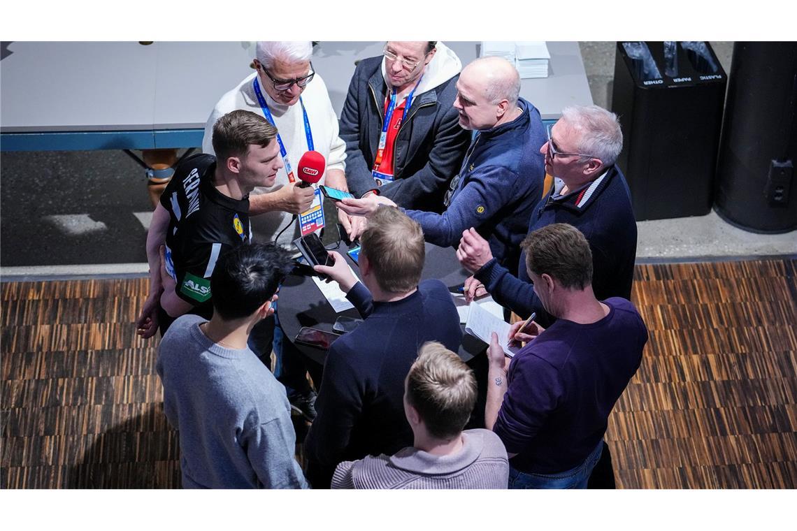 Timo Kastening freut sich auf die Rückkehr von Juri Knorr zum WM-Viertelfinale der deutschen Handballer gegen Portugal.