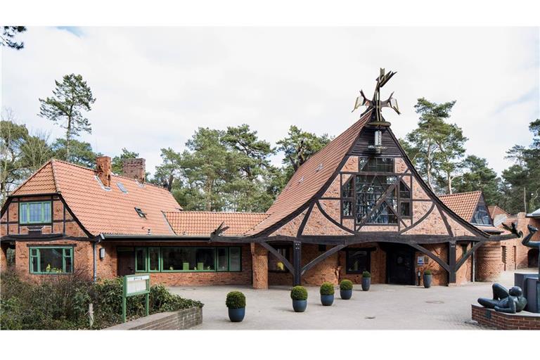 Tipi oder Tempel? Etwas von allem und innen eine Weltesche. Das Backsteinensemble mit Kaffee Worpswede von Bernhard Hoetger entstand von 1925 bis 1927.