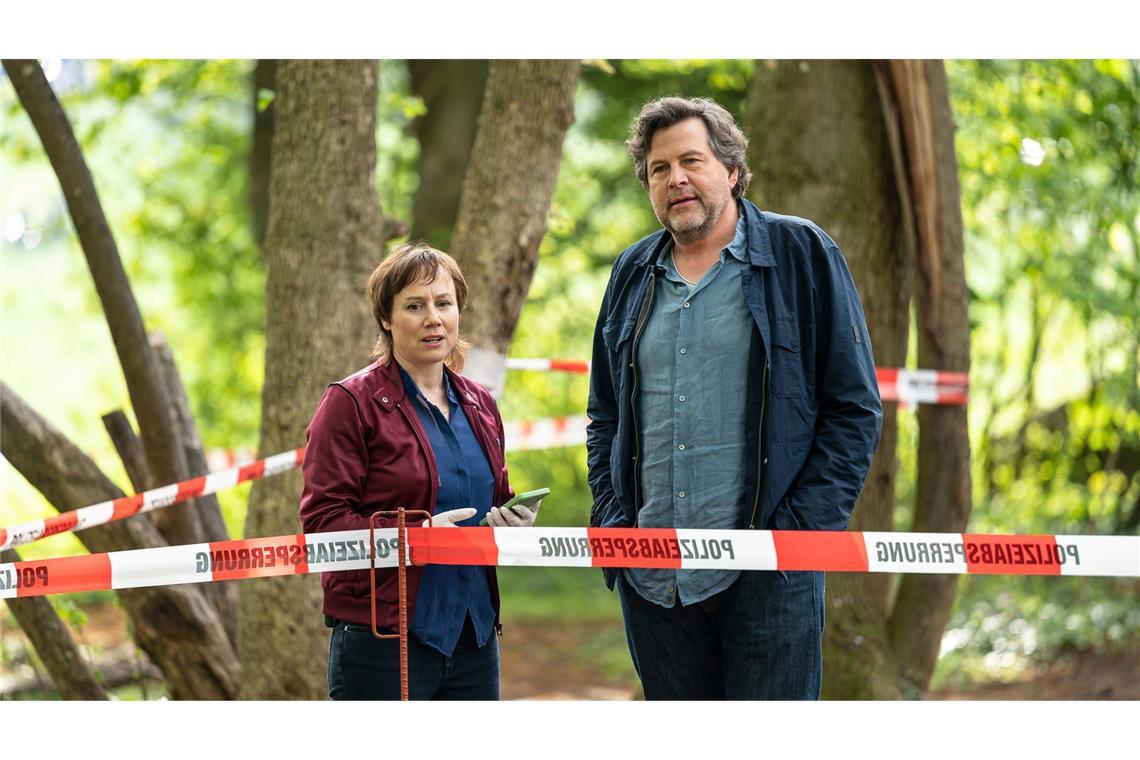 Tobler (Eva Löbau) und Berg (Hans-Jochen Wagner) am Tatort.