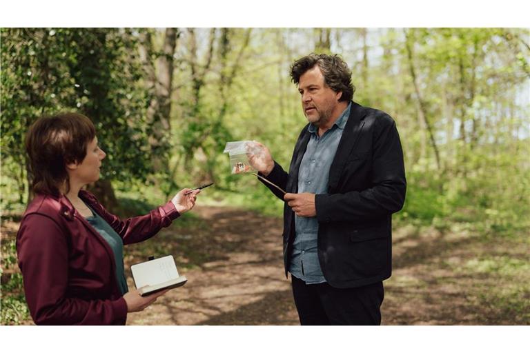 Tobler (Eva Löbau) und Berg (Hans-Jochen Wagner) am Tatort.