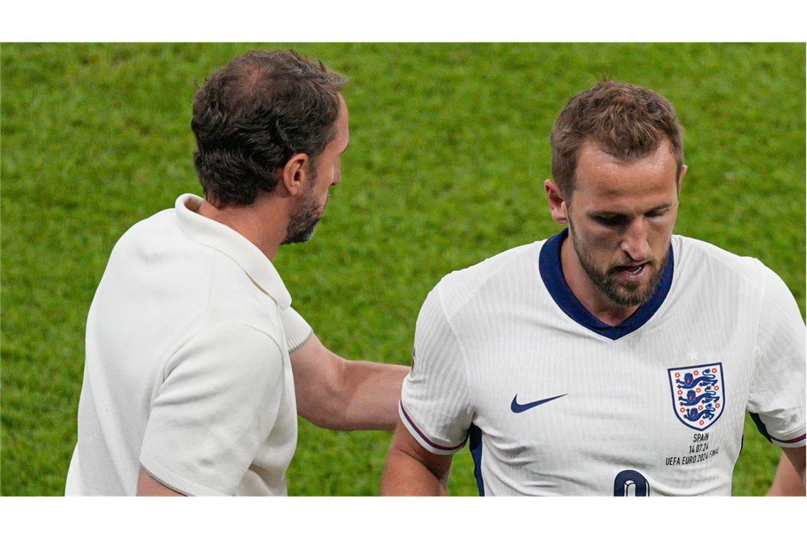 Trainer Gareth Southgate (links) und Stürmer Harry Kane müssen weiter auf einen großen Titel mit dem Nationalteam warten.