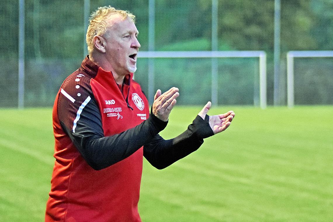 Trainer Markus Sailer hofft, den TSV Lippoldsweiler zu einem Sieg beim SV Spiegelberg führen zu können. Foto: Tobias Sellmaier