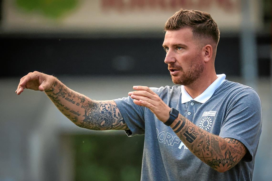 Trainer Pascal Reinhardt dirigiert die SG Sonnenhof Großaspach zum Sieg im Drittrundenspiel des WFV-Pokals. Archivfoto: Alexander Becher