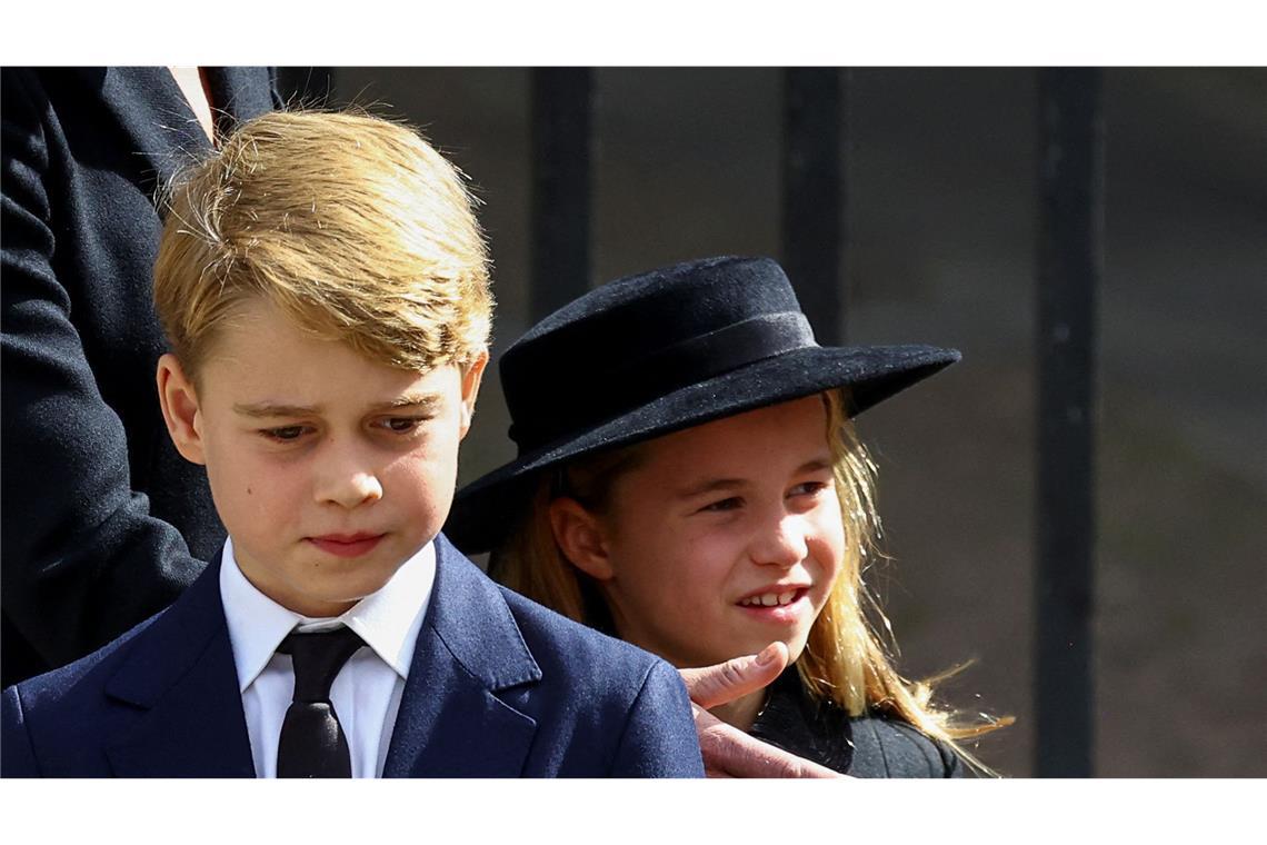 Trauriger Abschied: Charlotte und George bei der Trauerfeier für die verstorbene Queen.