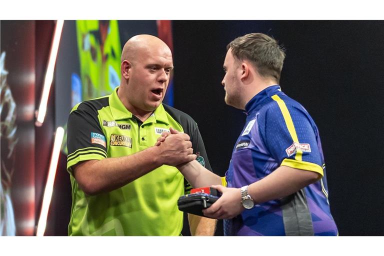 Treffen im Finale der Darts-WM aufeinander: Michael van Gerwen (links) und Luke Littler (Archivbild).