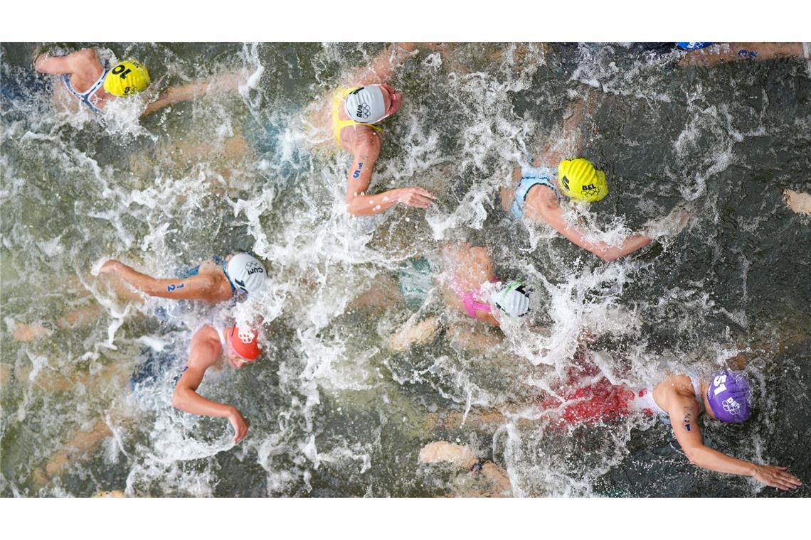 Triathletinnen in der Seine.