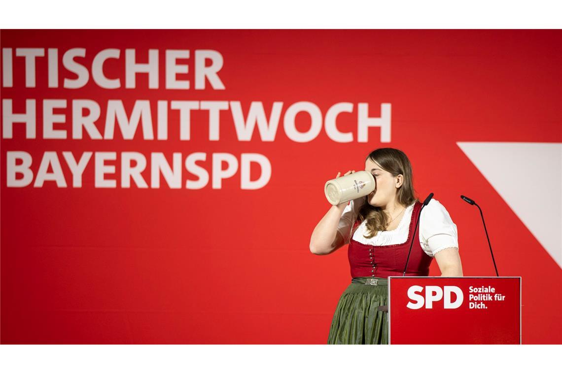 Trinken auf der Bühne - Bayern-SPD hält mit