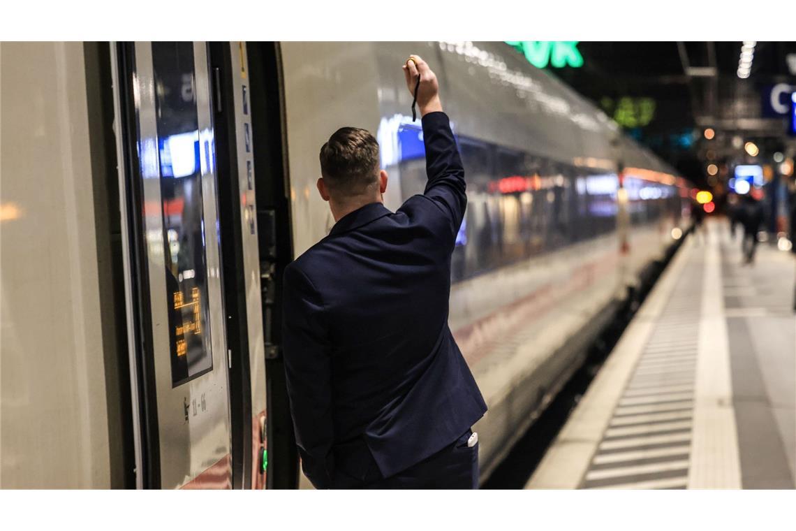 Trotz der schwierigen Lage geben die Bahn-Beschäftigten ihr Bestes. (Archivbild)