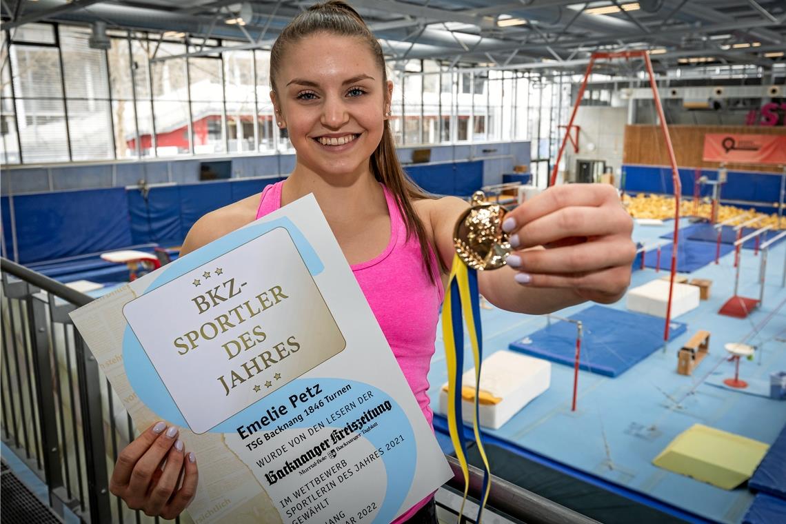 Turnerin Emelie Petz freut sich über den Sieg bei den Frauen. Foto: A. Becher