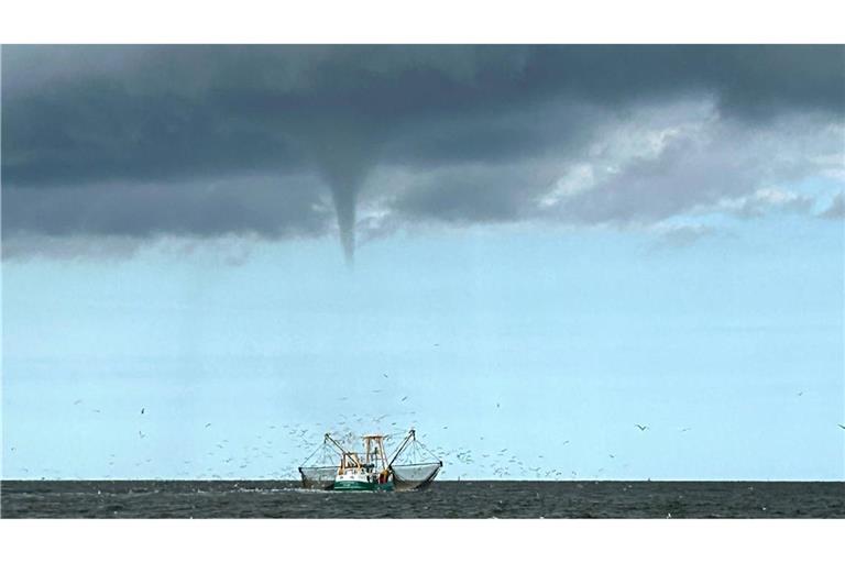 Über einen Strand auf Borkum soll ein Tornado gezogen sein.