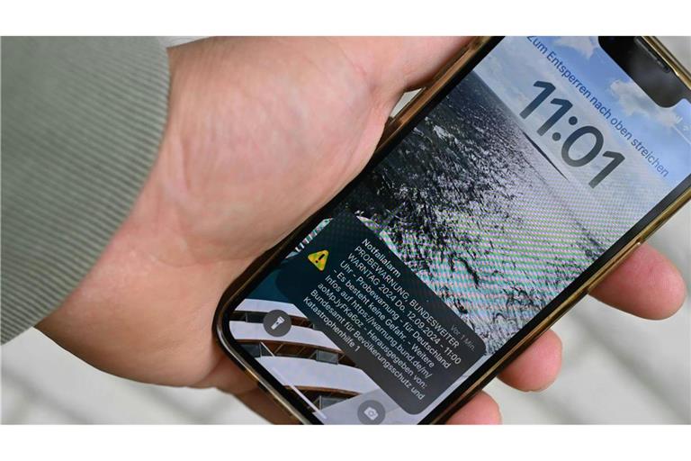 Um 11 Uhr ploppte eine Nachricht auf dem Handy vieler Bürger auf, die über den Probealarm informierte.