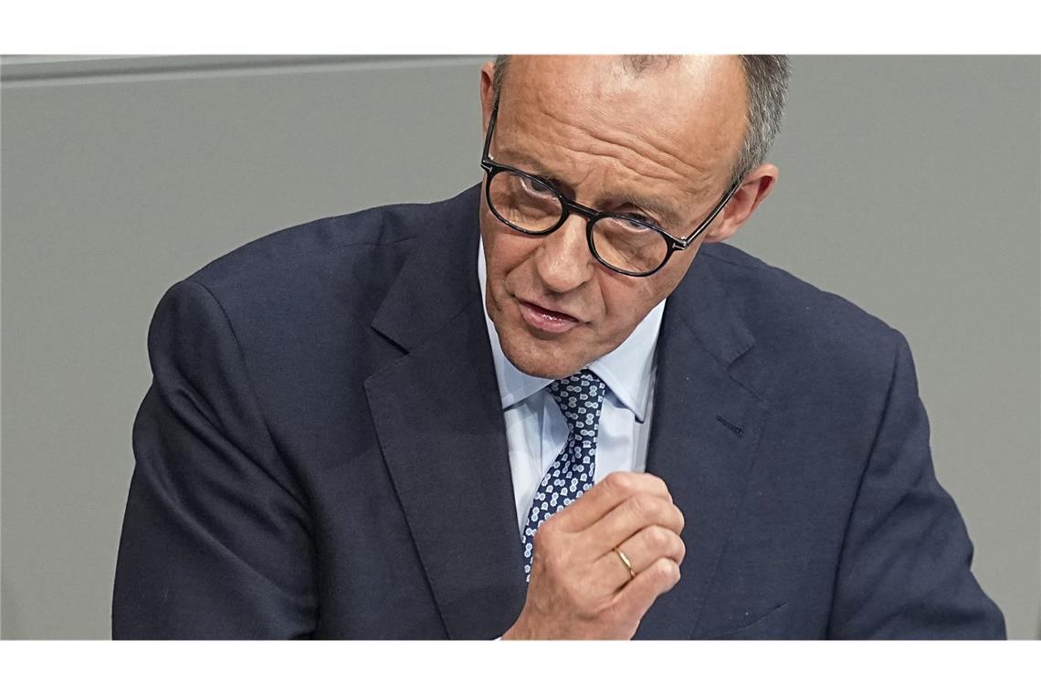 Unionskanzlerkandidat Friedrich Merz spricht im Bundestag.