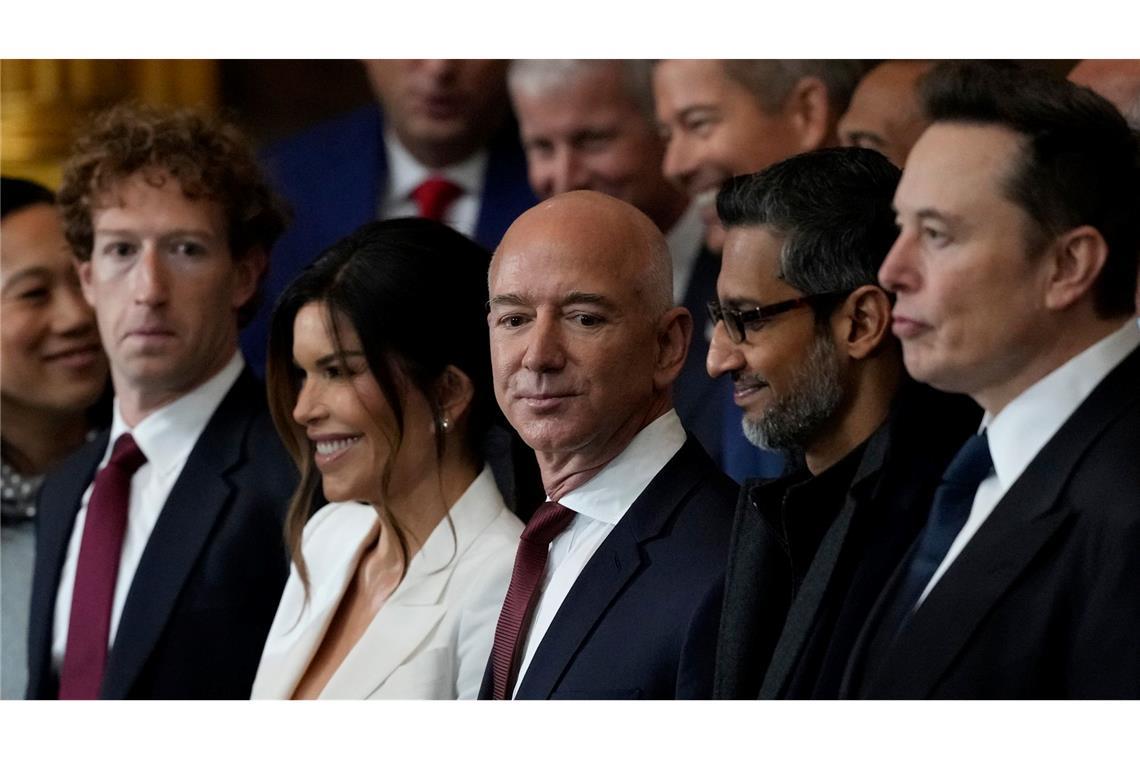 Unter den Gästen bei Trumps Amtseinführung: Mark Zuckerberg (l-r), Lauren Sanchez und ihr Partner Jeff Bezos, Sundar Pichai und Elon Musk.