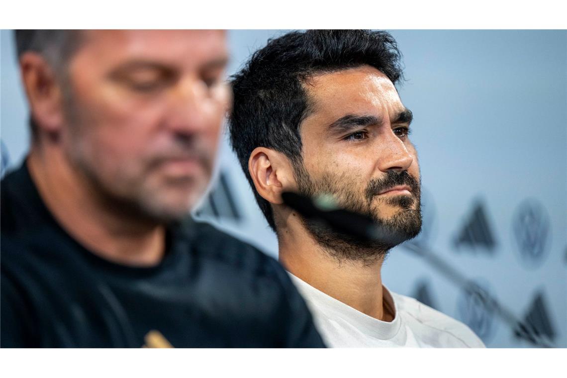 Unter Hansi Flick soll Ilkay Gündogan (r) beim FC Barcelona keine Rolle mehr spielen.