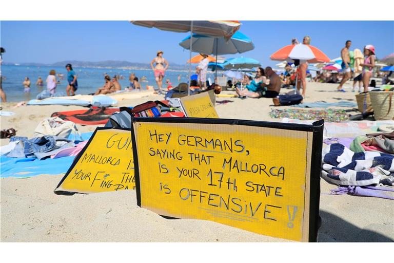 Urlauber waren von der Protestaktion überrascht und hatten die Gelegenheit für Erinnerungsfotos der etwas anderen Art.