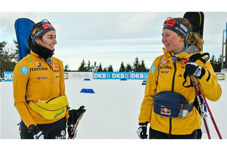 Vanessa Voigt (l) und Selina Grotian: Die Freundinnen freuen sich auf das erste Heimrennen in Oberhof.