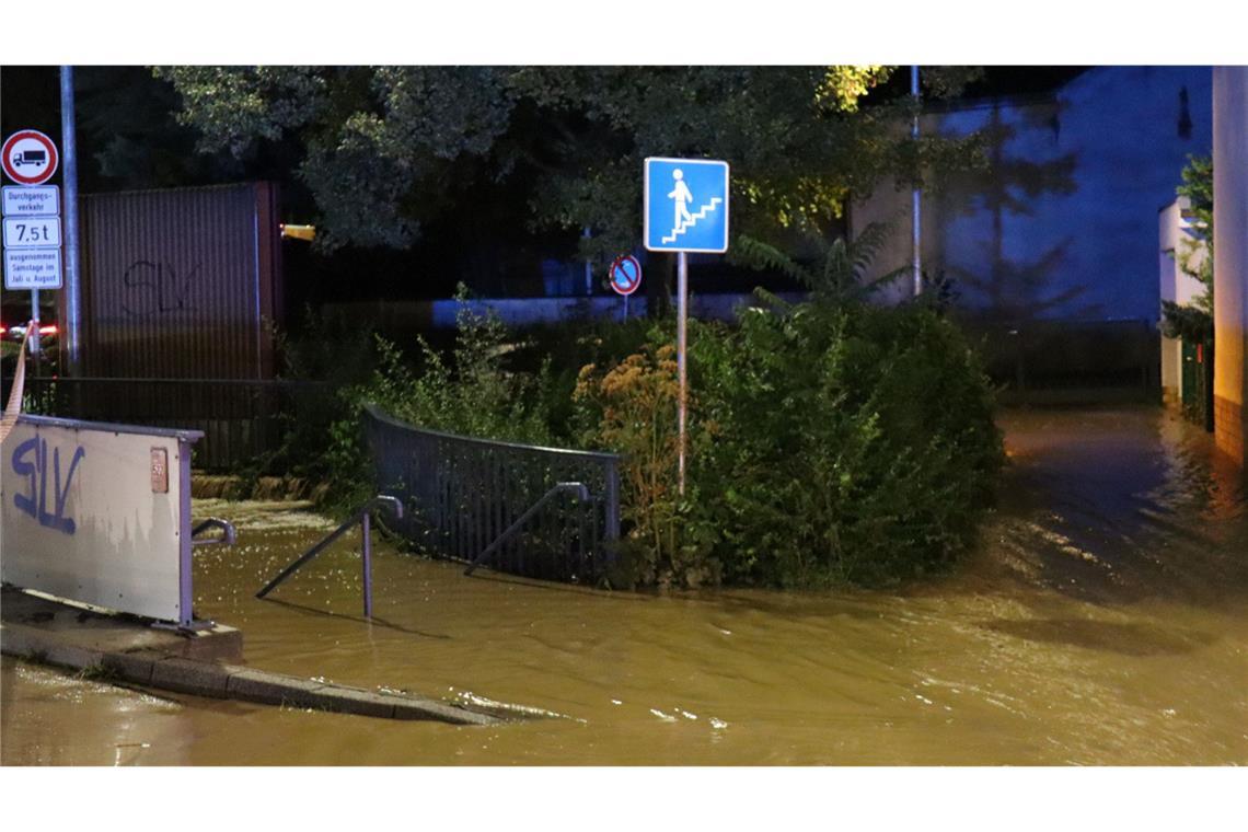 Via App wurden die Menschen aufgefordert, Untergeschosse zu verlassen.