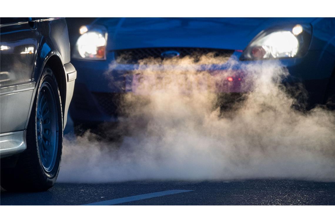 Viel Streit um heiße Luft: Verbrenner-Abgase von Dieseln und Benzinern sind schlecht für die Umwelt. (Symbolbild)