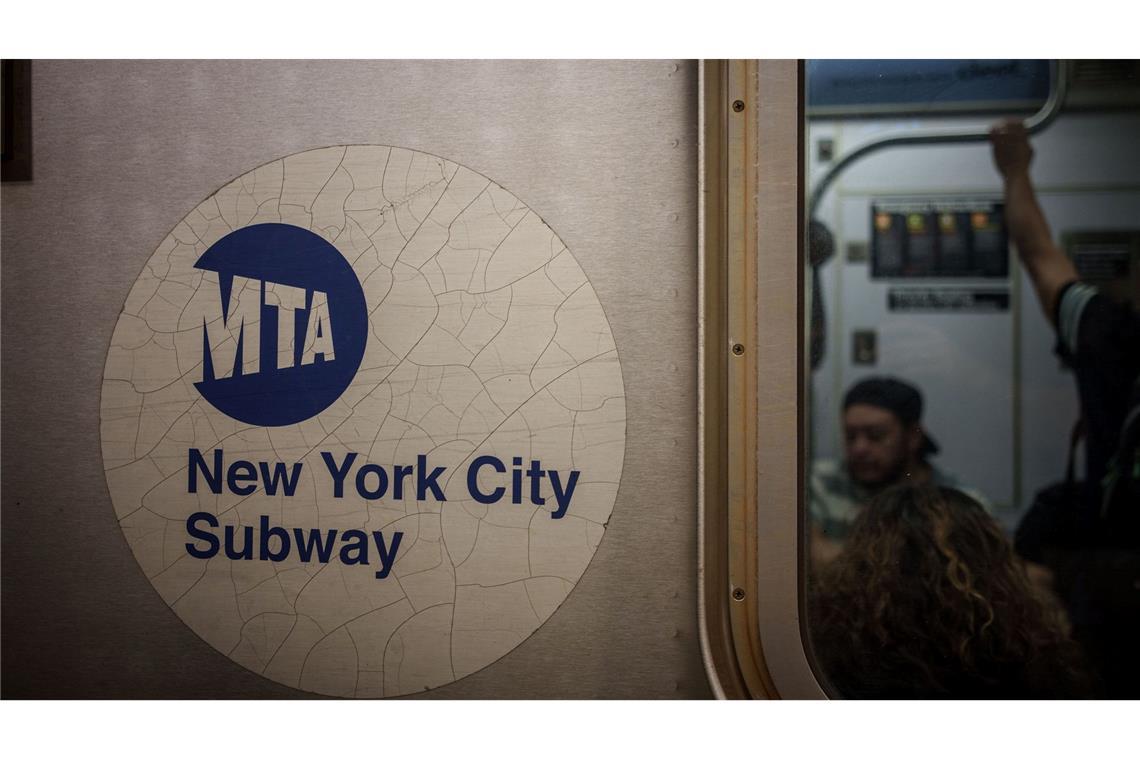 Viele Details der Tat in einer New Yorker U-Bahn bleiben weiter unbekannt.