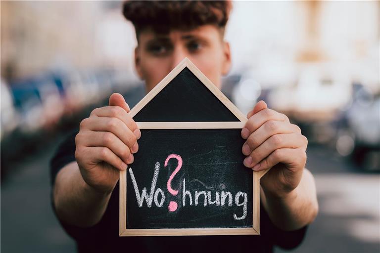 Viele Menschen sind auf Wohnungssuche. Um den Bedarf zu decken, reichen derzeit die leer stehenden Wohnungen bei Weitem nicht aus. Symbolfoto: Pestel-Institut