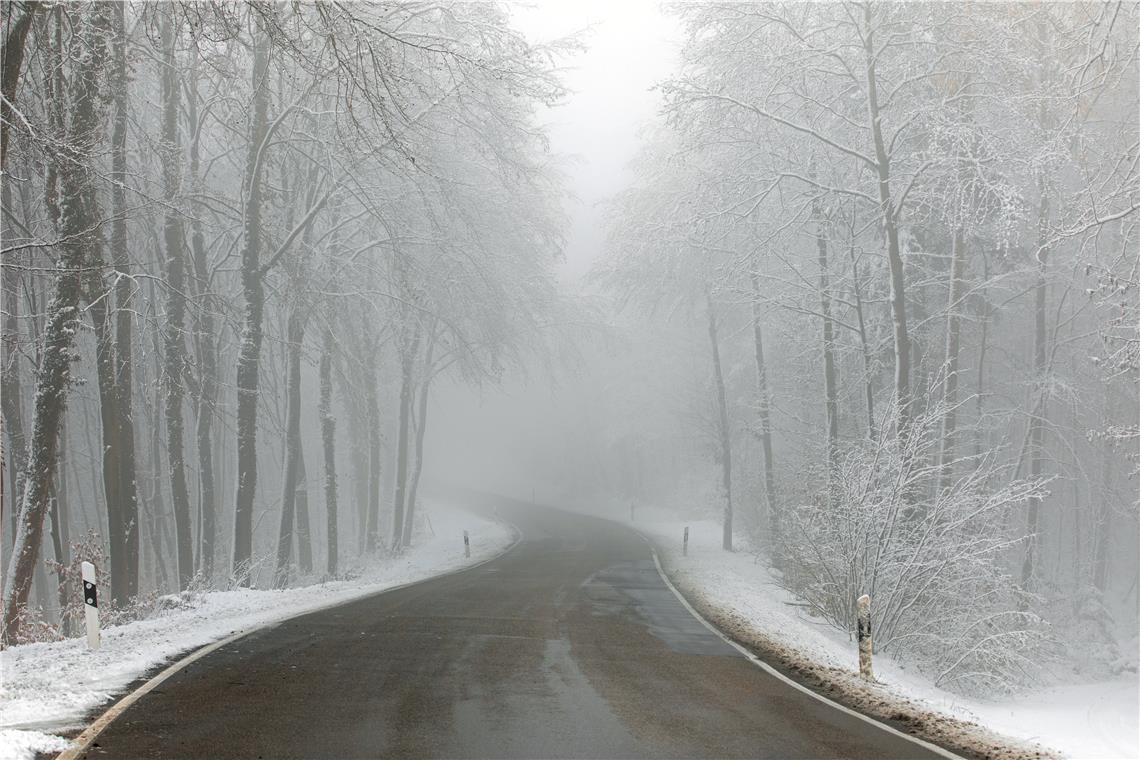 Vier Fahrer sind unbeteiligt von der glatten Straße abgekommen. Symbolfoto: Alexander Becher