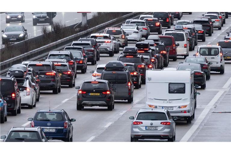 Volle Straßen zu Beginn der Herbstferien: Die Autobahn GmbH des Bundes rechnet mit Stau.