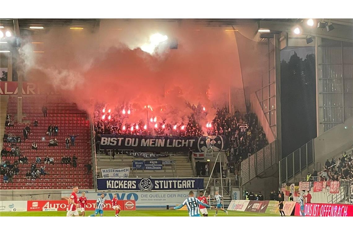 Vor 10 451 Zuschauern am Bieberer Berg kassierten die Kickers am 13. September  (achter Spieltag) mit dem 0:2 ihre erste Saisonniederlage in der Regionalliga.