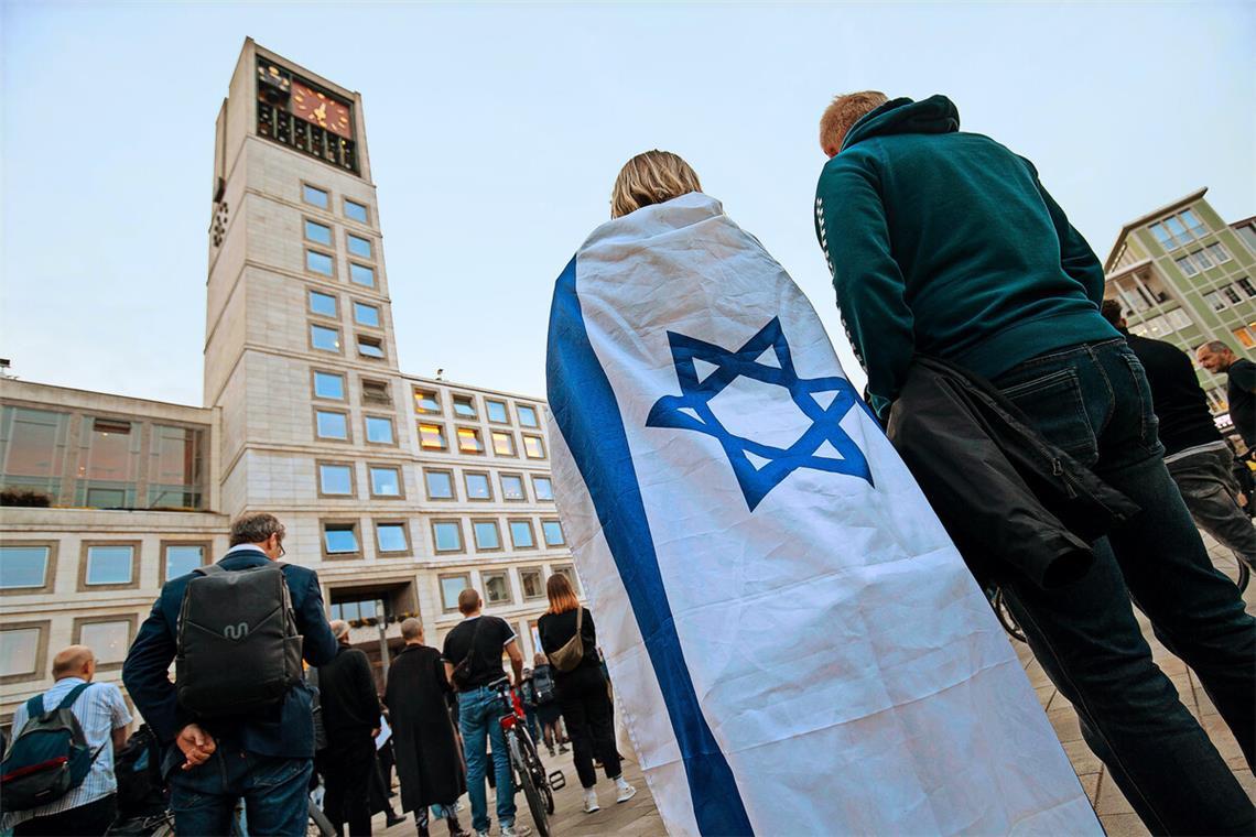 Vor einem Jahr: Solidarität mit Israel auf dem Stuttgarter Marktplatz.