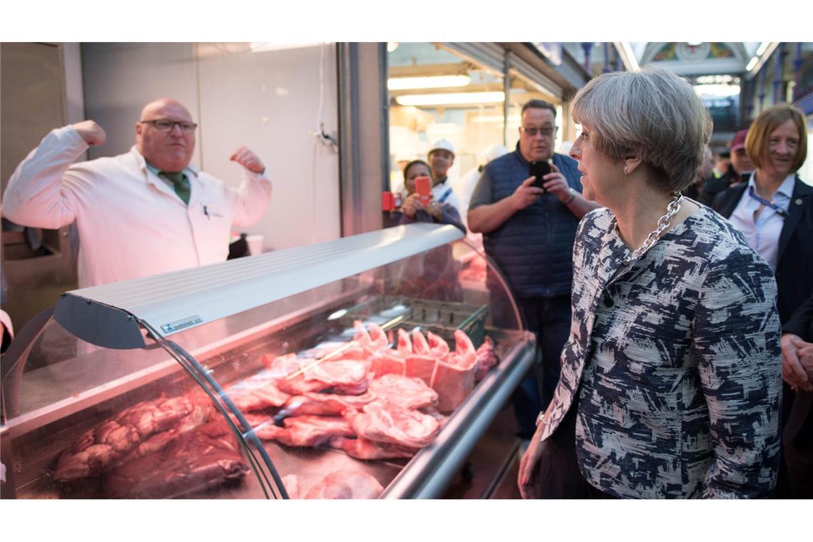 Wahlkampf an der Fleischtheke: Die frühere Regierungschefin Theresa May besuchte den Smithfield Market.