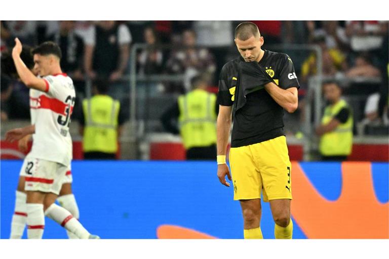 Waldemar Anton (r.), Ex-Kapitän des VfB, musste am Sonntagabend nicht nur spielerisch viel wegstecken.