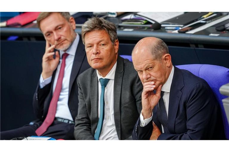 Was eint diese drei Spitzenpolitiker noch? Finanzminister Christian Linder, Wirtschaftsminister Robert Habeck und Kanzler Olaf Scholz (von links).