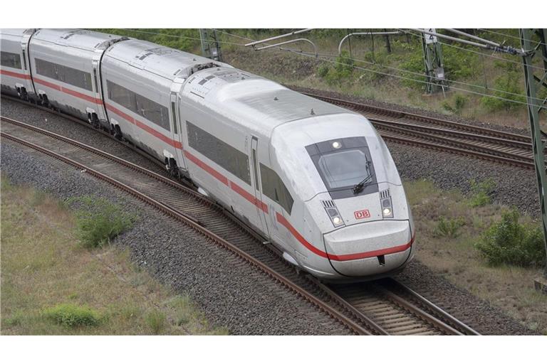 Wegen Brandgeruch musste ein ICE in Emskirchen einen längeren Halt einlegen (Symbolfoto).