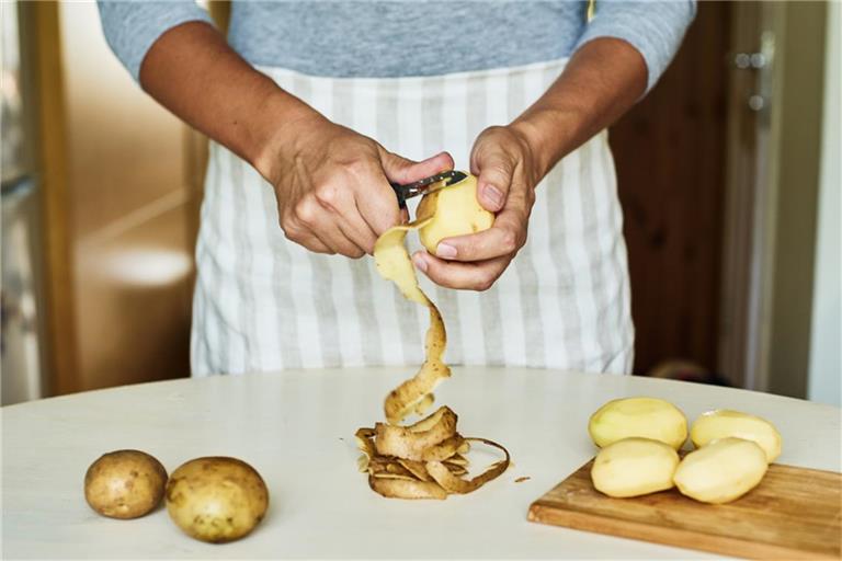 Wenn Sie Kartoffeln im Glas zubereiten, sind diese anschließend lange haltbar und verkürzen die spätere Zubereitung. Hier geht’s zur Anleitung.