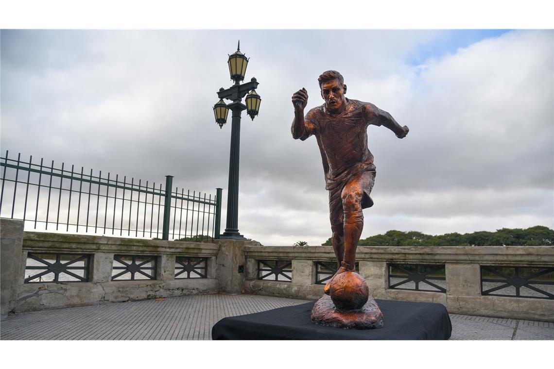 Wer hätte ihn erkannt? In Buenos Aires steht eine lebensgroße Bronzestatue des argentinischen Fußballstars Lionel Messi.