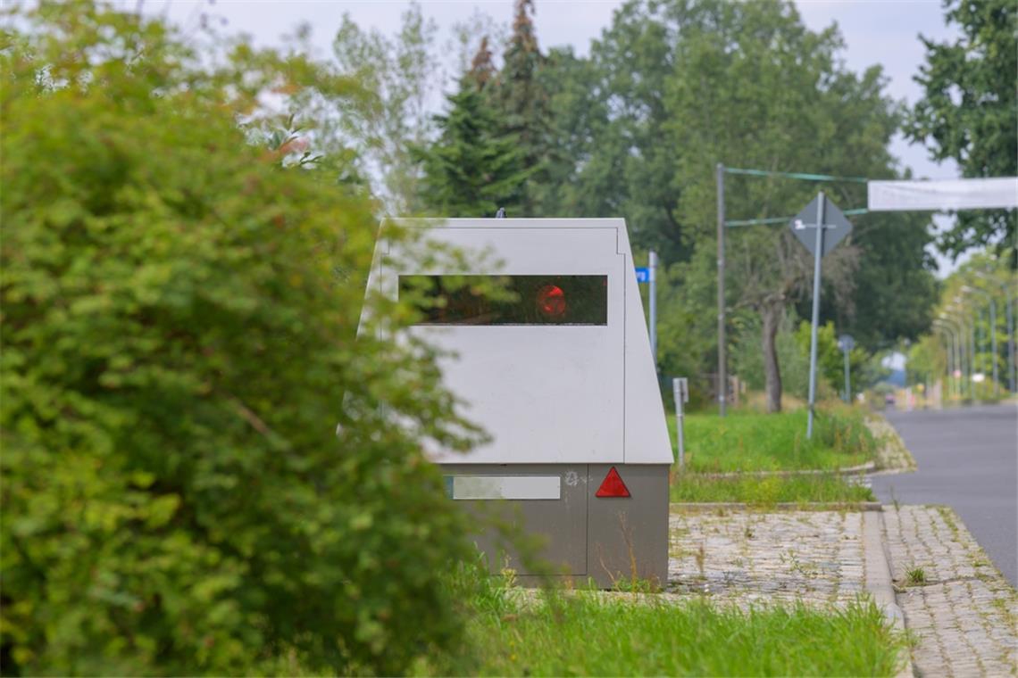 Wer sich ans Tempolimit hält, fährt nicht nur sicherer, sondern läuft auch nicht Gefahr geblitzt zu werden. Aber merkt man es immer, wenn man geblitzt wird?