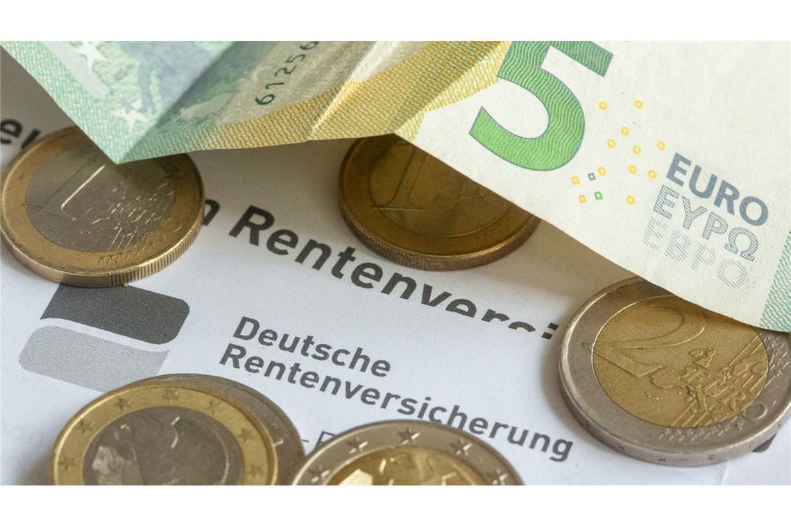 Wer über das Rentenalter arbeitet, soll künftig eine Prämie bekommen können. Das können mehrere Tausend Euro sein. (Illustration)