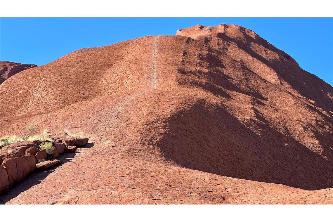 Wie eine Narbe ist noch heute der Pfad zu sehen, über den Touristen jahrzehntelang auf den Berg kletterten.