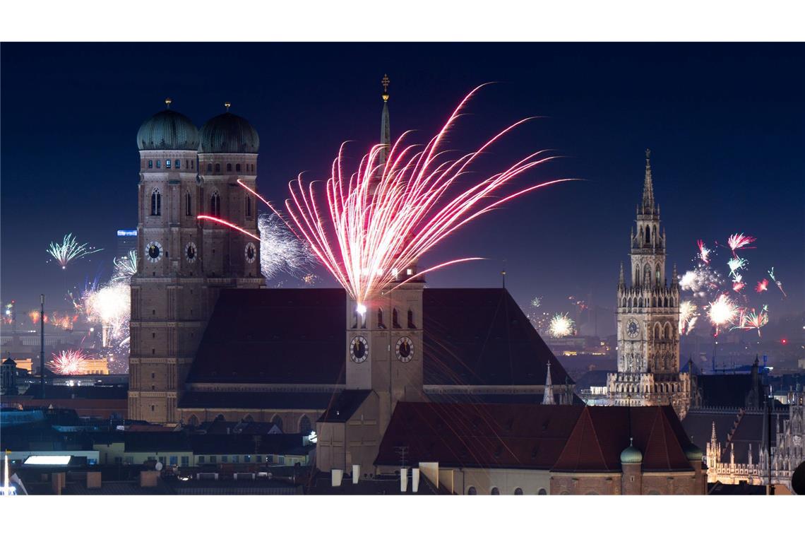 Wie in München wurde vielerorts ein Feuerwerk gezündet.