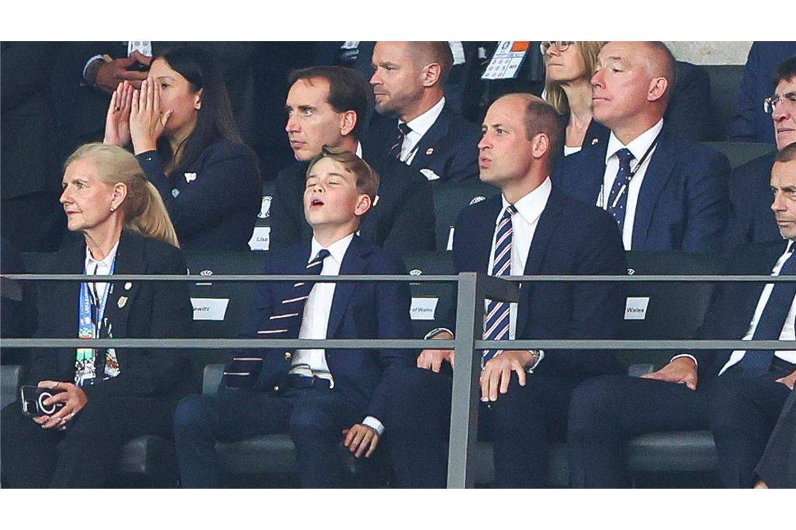 Wieder nichts – Prinz George mit seinem Vater Prinz William im Olympiastadion in Berlin.