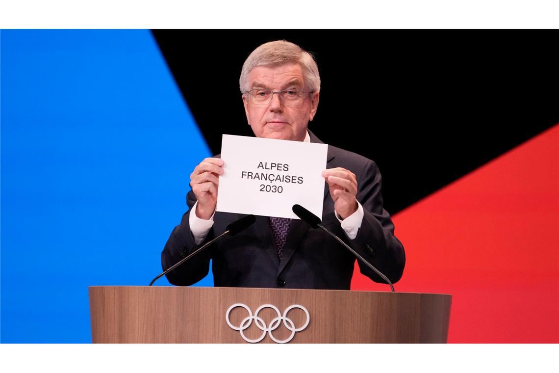 Winterspiele 2030 in französischen Alpen:  IOC-Präsident Thomas Bach verkündet in Paris die Vergabe an die französischen Alpen für die Olympischen Spiele 2030.