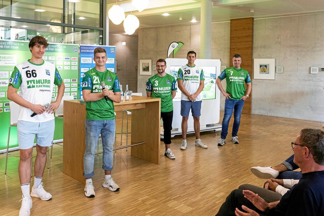 Wurden ihm Rahmen des Sponsorentreffens offiziell vorgestellt: Die Zugänge Marc Godon, Martin Schmiedt, Daniel Schliedermann, Tim Dahlhaus und Alexander Schmid (von links). Foto: Dietmar van der Linden